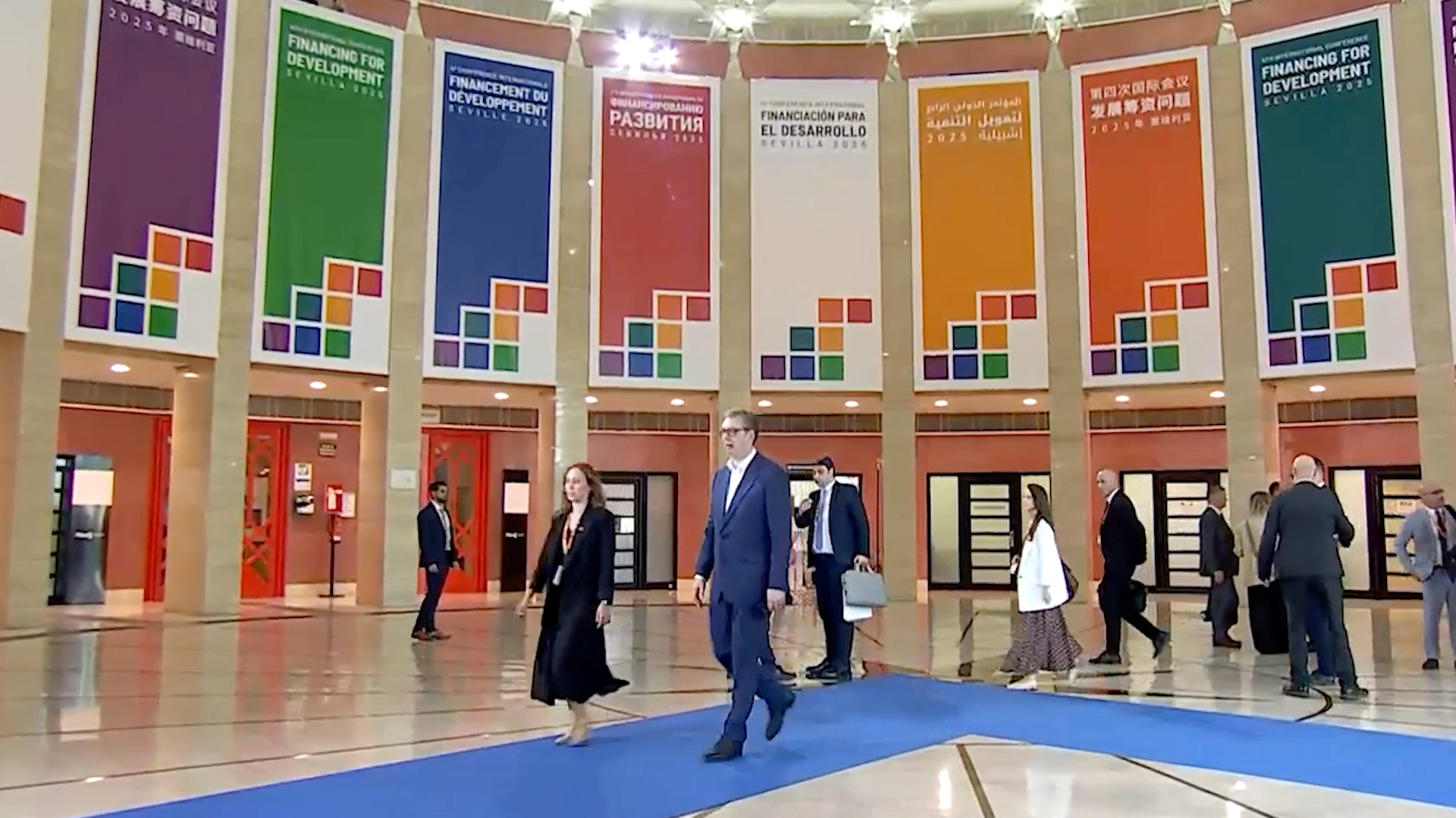 Spanija, Sevilja, Predsednik Srbije Aleksandar Vucic stigao je na IV medjunarodnu konferenciju Ujedinjenih nacija o finansiranju razvoja, pokrivanje Spanija, Sevilja, Predsednik Srbije Aleksandar Vucic stigao je na IV medjunarodnu konferenciju Ujedinjenih nacija o finansiranju razvoja, pokrivanje